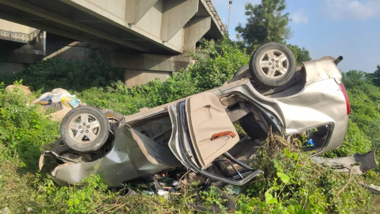 Three injured after Innova plunged into Dhadhar river broken the bridge railing