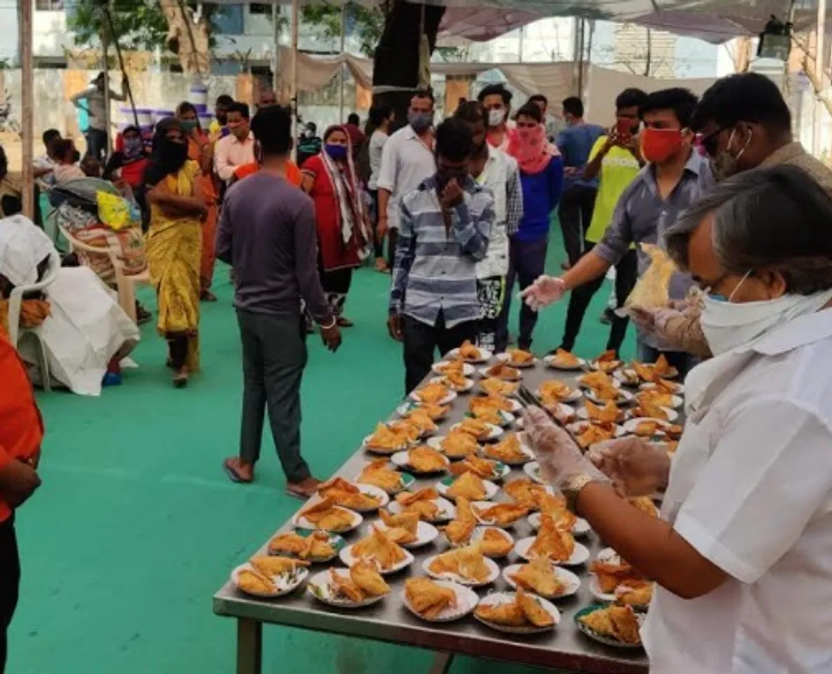 Mechanical engineer and advocate from Vadodara provide tea snacks to families of covid patients