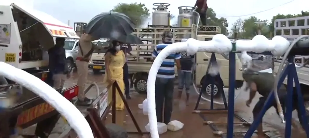 Vadodara Collector Shalini Agarwal visits Medical Oxygen Refilling Center amidst heavy rains