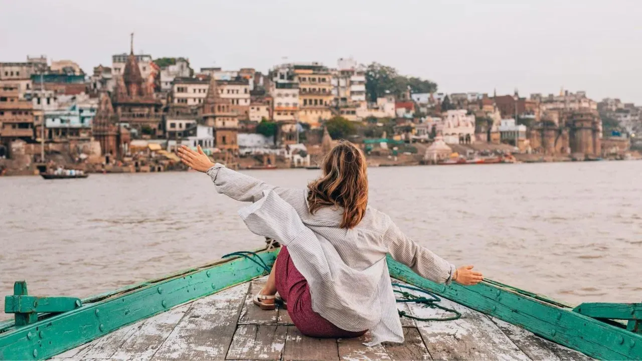 HOLI TRAVEL