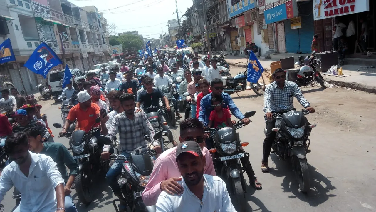 ડો.બાબાસાહેબ આંબેડકરની જન્મ જયંતી નિમિત્તે કરજણમાં બાઇક રેલી યોજાઇ