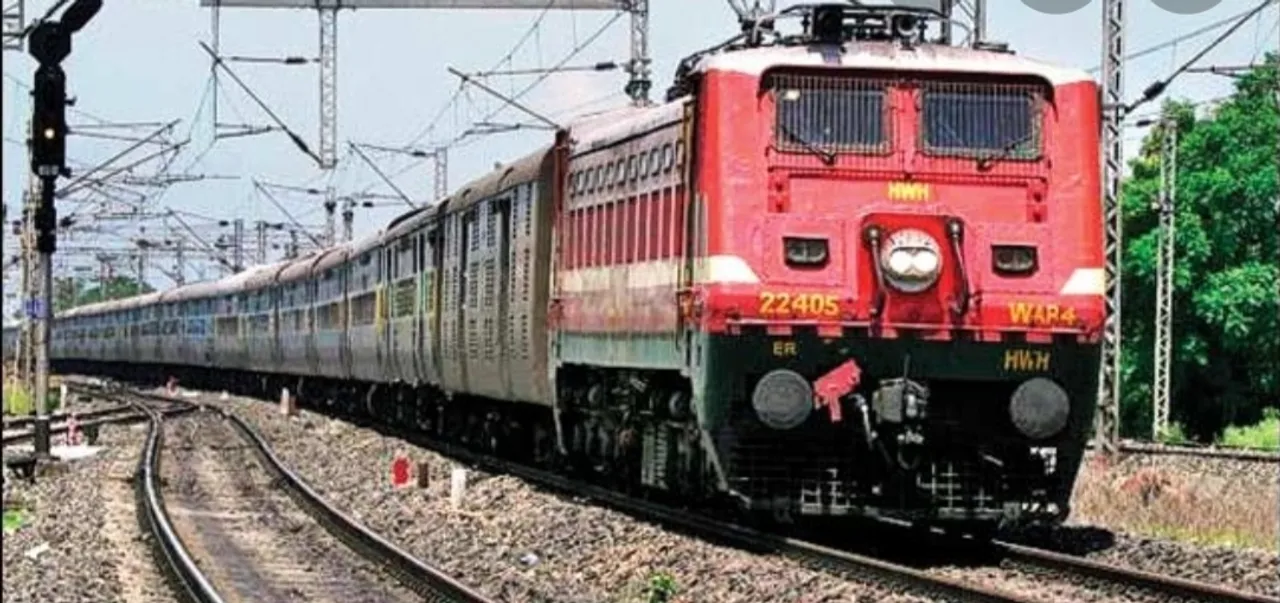 દાહોદ : મેમુ ટ્રેનમાં કિન્નરો વચ્ચે થઈ ઝપાઝપી, ચાલુ ટ્રેનમાંથી નીચે પટકાતા એક કિન્નરનું મોત