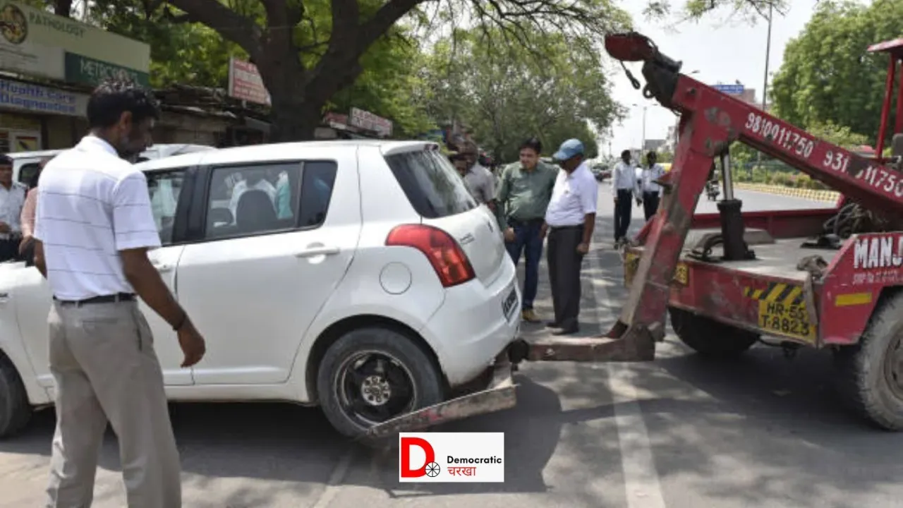 नो पार्किंग जोन में दिखी गाड़ी
