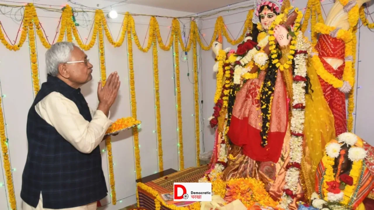 सीएम नीतीश कुमार ने की मां सरस्वती की पूजा, राज्यपाल राजेंद्र विश्वनाथ आर्लेकर ने राज्यवासियों को दी शुभकामनाएं
