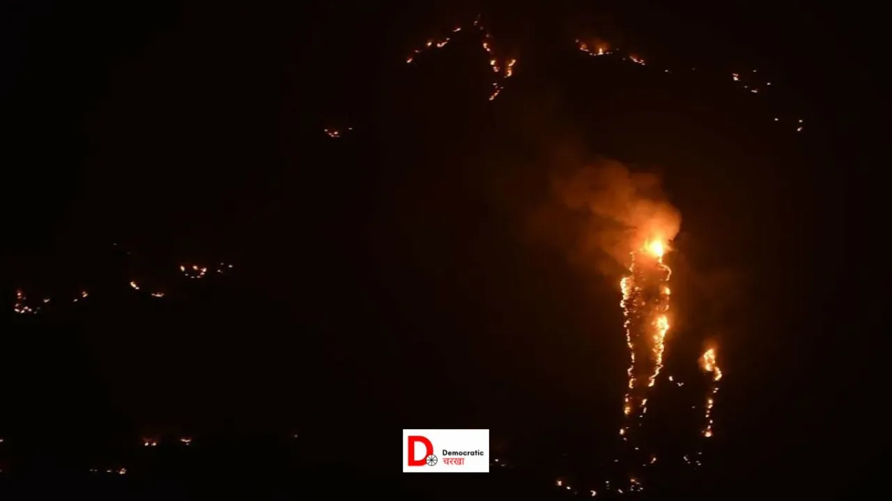 पटना में कबाड़ गोदाम में आग