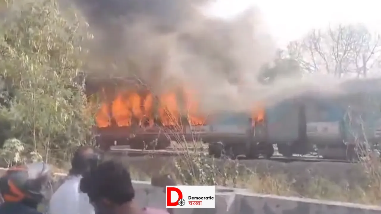तुगलकाबाद-ओखला के बीच ट्रेन में लगी आग