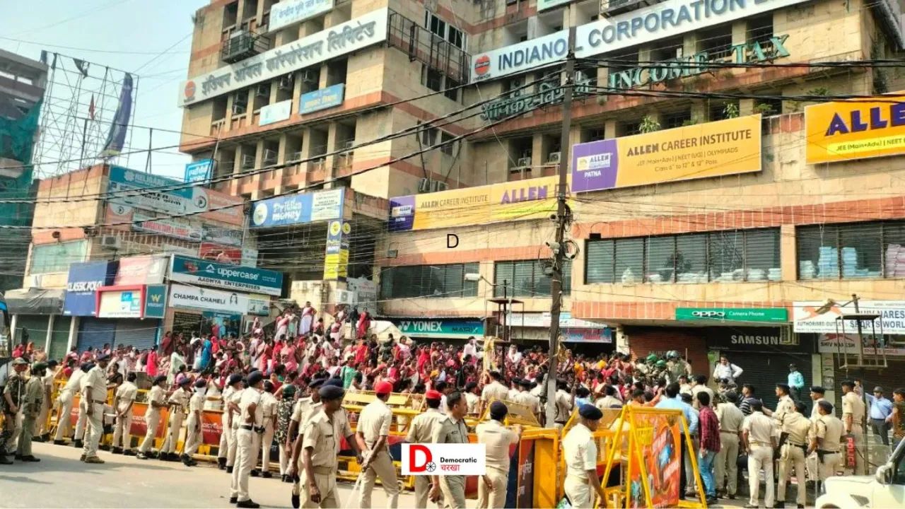 बिहार: दूसरे दिन भी जारी है आंगनबाड़ी कार्यकर्ताओं का प्रदर्शन, डाकबंगला पर जुटना