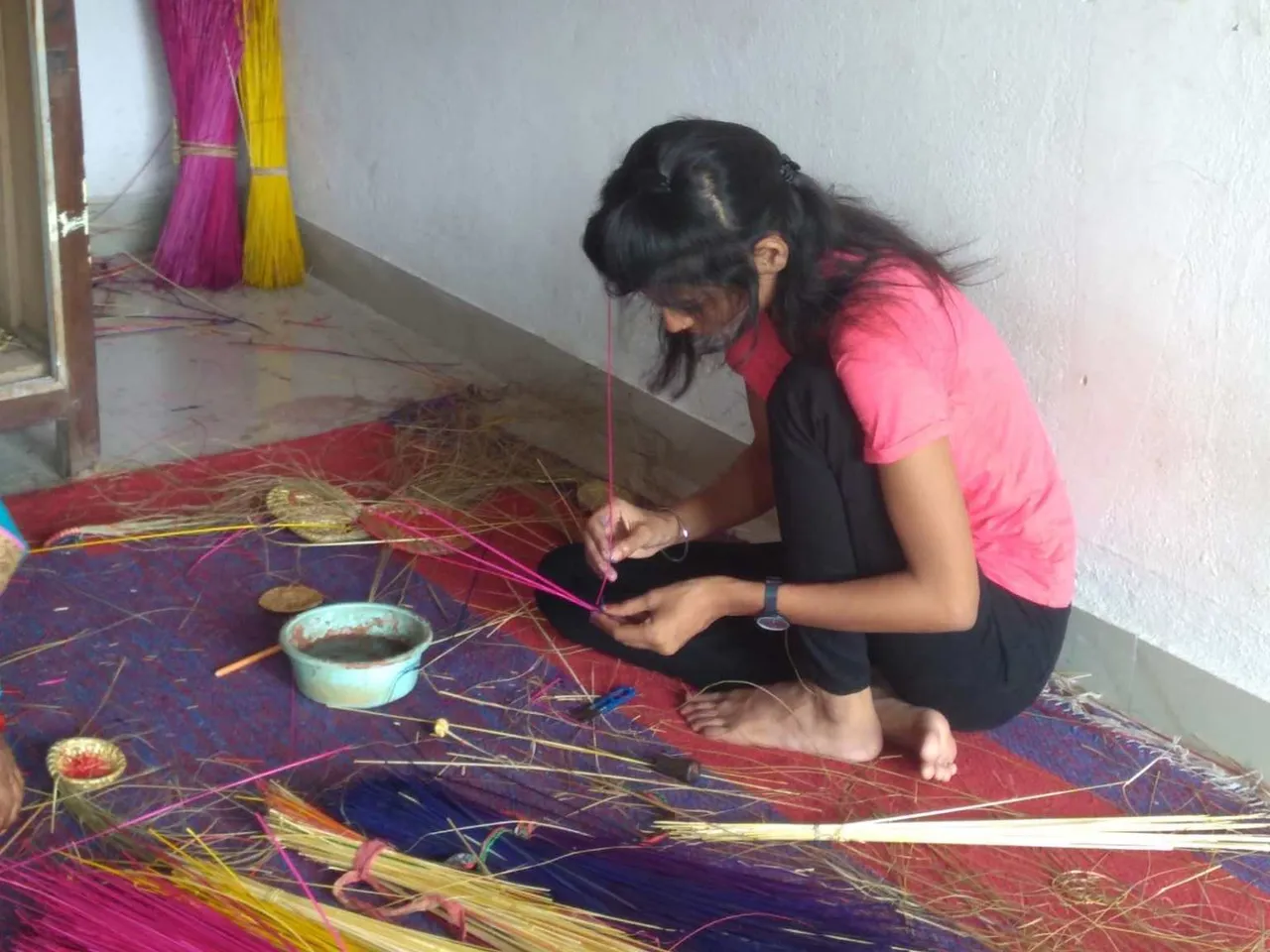 लुप्त होती सिक्की कला को जीवित करने की चाह में ग्रामीण महिलाएं सक्रिय