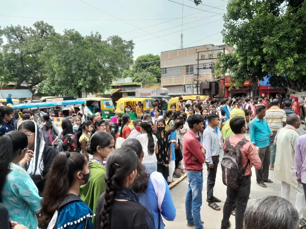 पटना: स्कूल पर पुलिसवालों का कब्ज़ा, 3 हफ़्तों से छात्राओं की पढ़ाई बंद