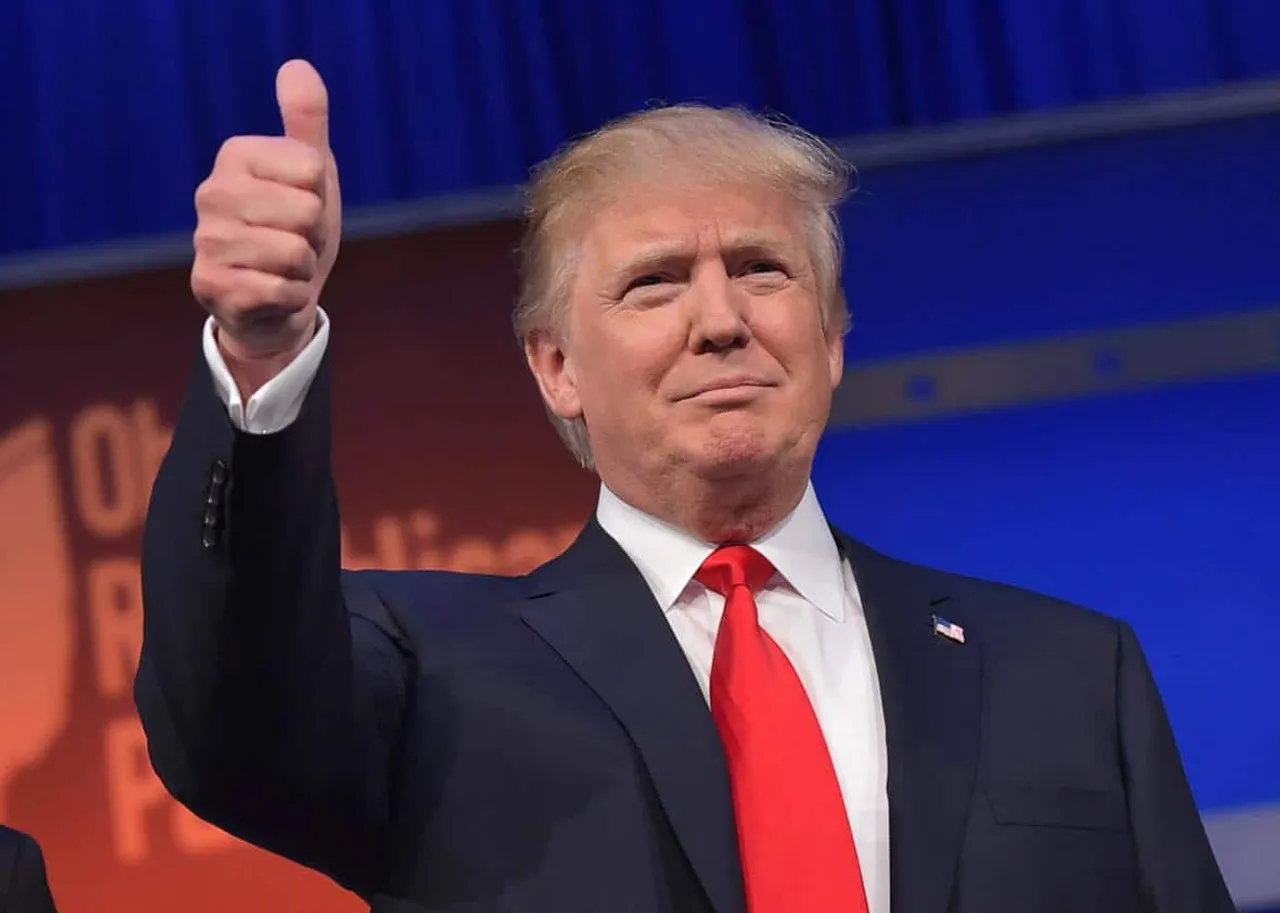 real estate tycoon donald trump flashes the thumbs up.jpg.CROP .promo xlarge