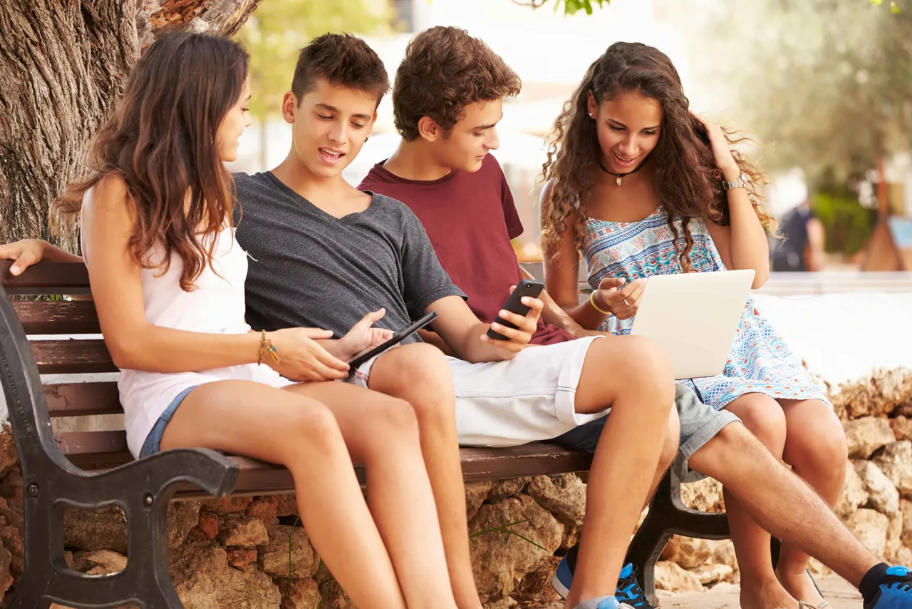 1 in 3 of UK 15-year-olds classed as 'extreme internet users'