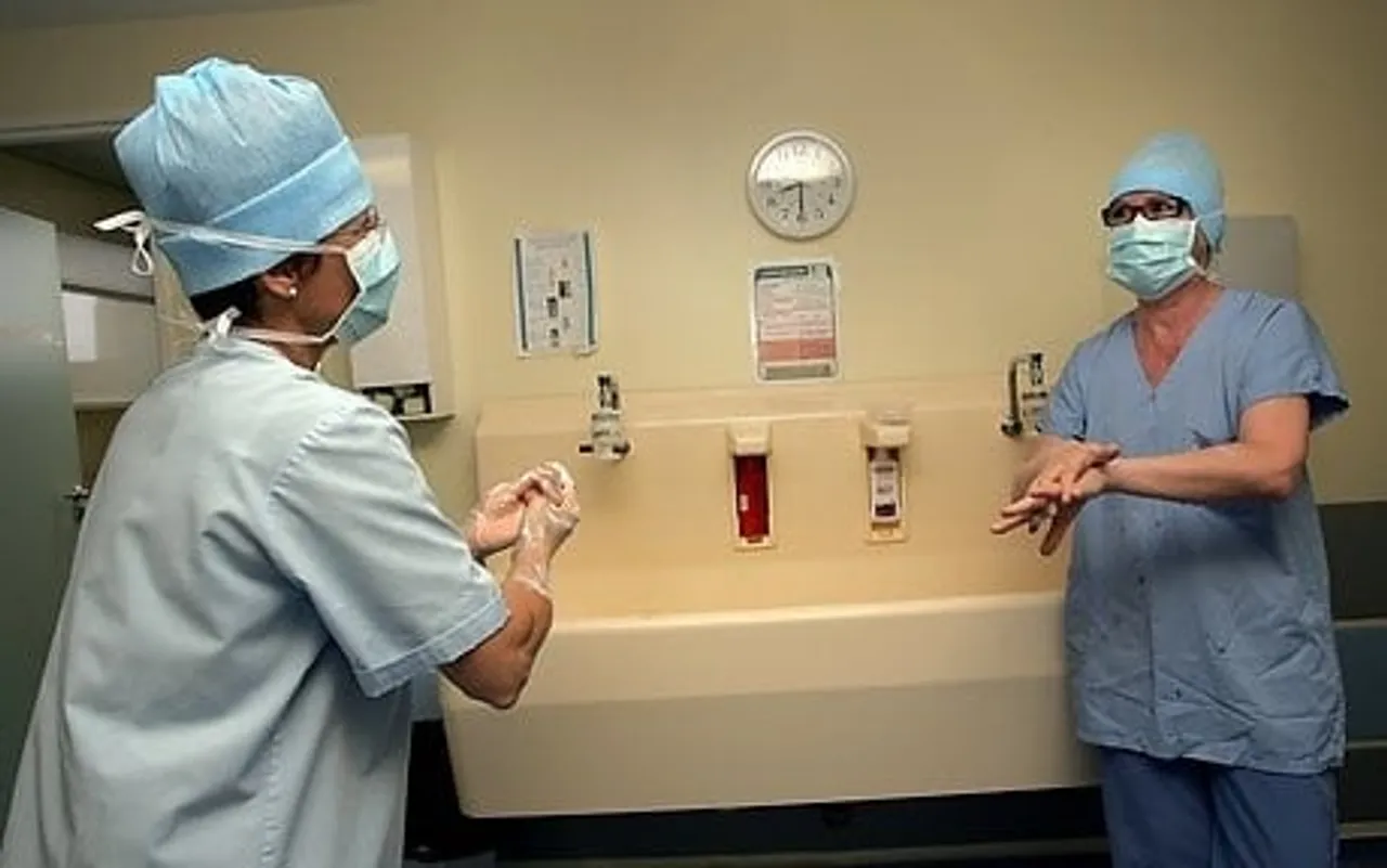 Nurses washing hands