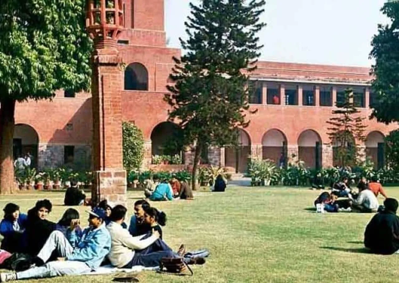 IndiaTv a delhi university