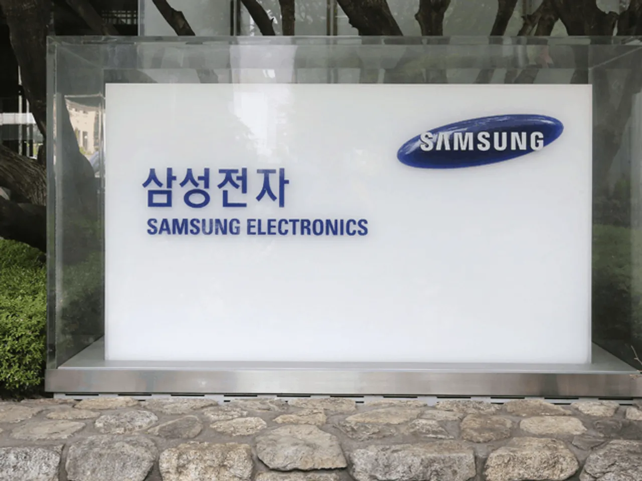 No more Intel inside, Samsung beats chip giant