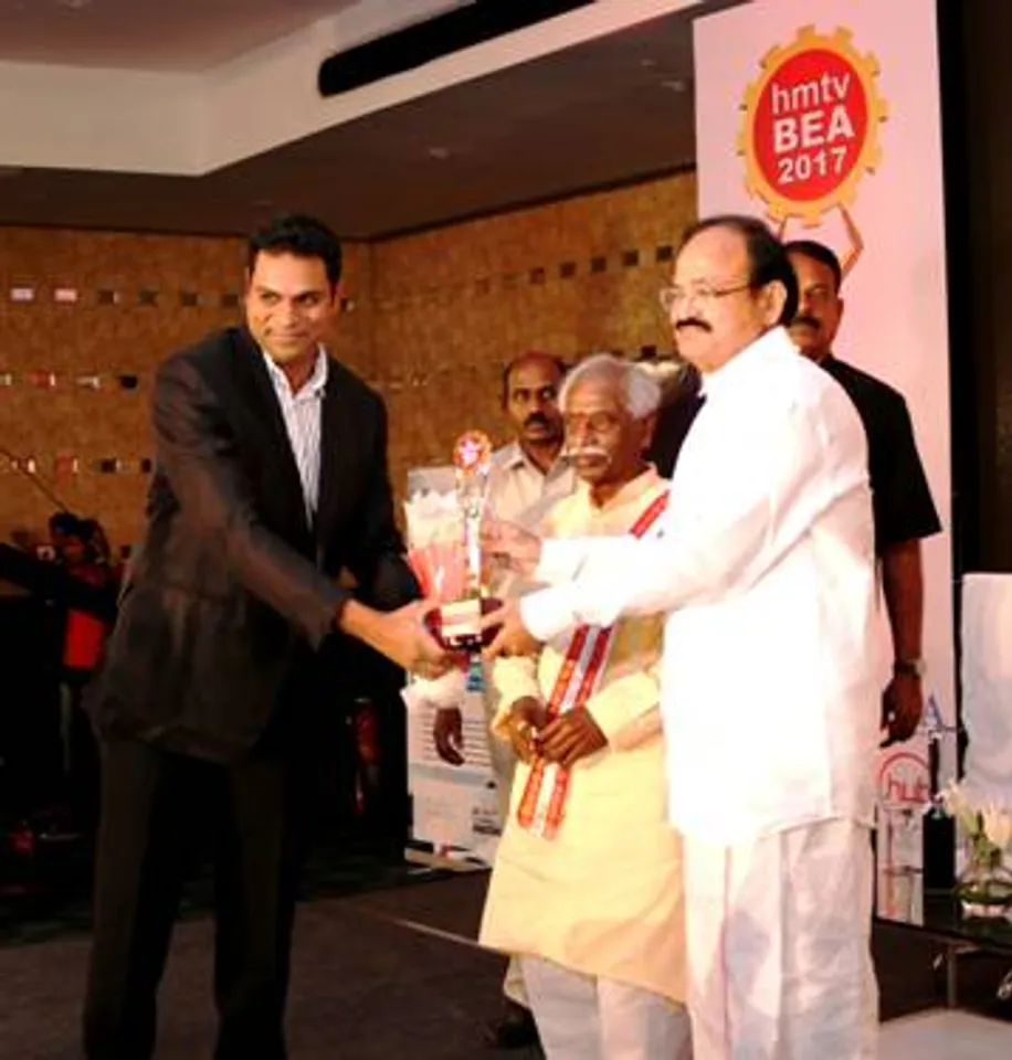 Sridhar Pinnapureddy received HMTV Business Excellence Award 2017