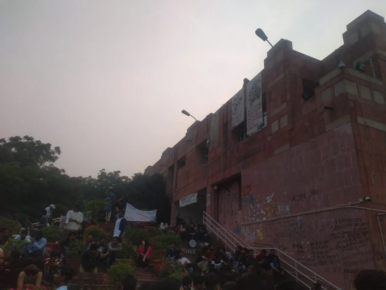 JNU Fee Hike: JNU admin implemented new hostel manual from today