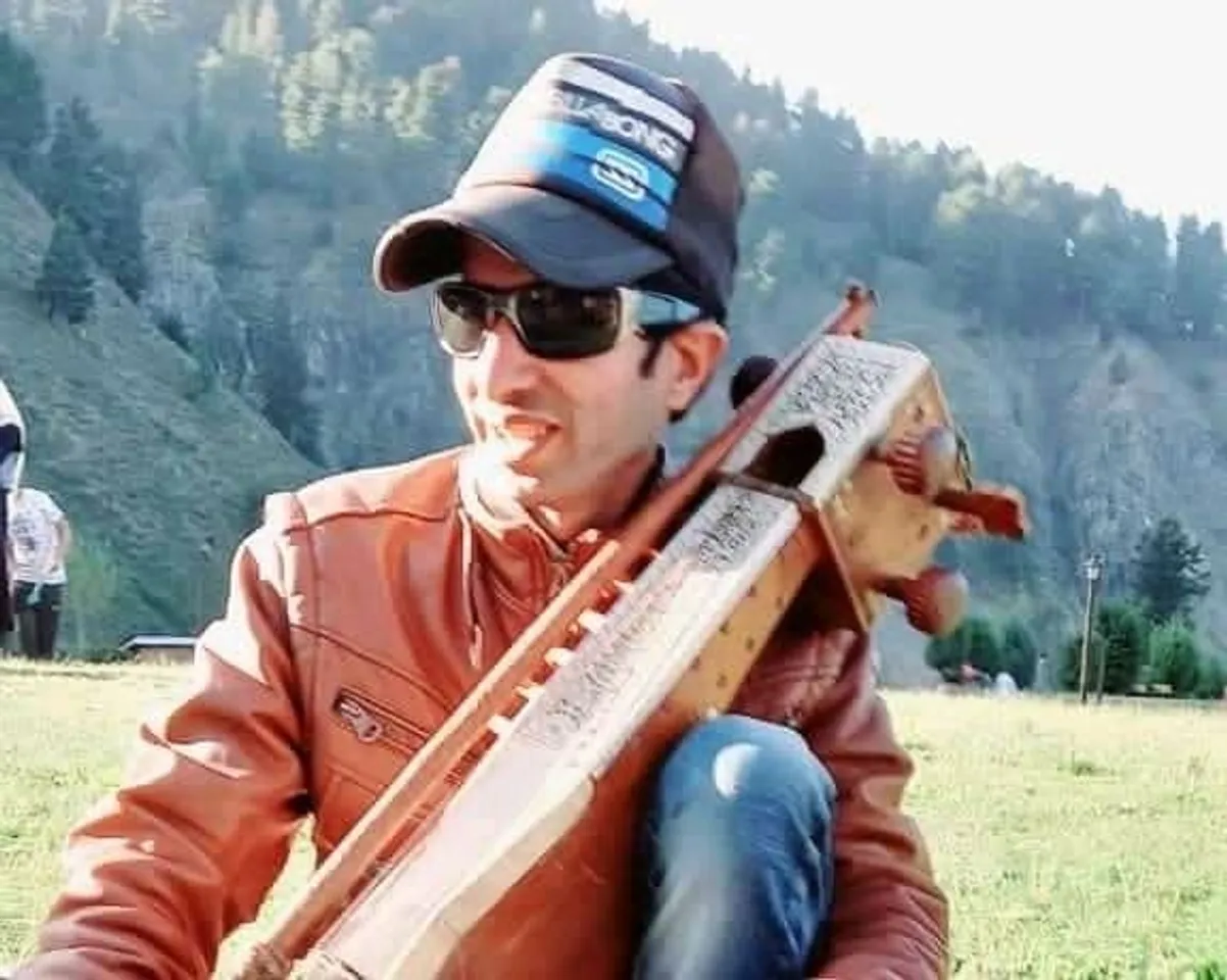 This blind man from Kashmir mesmerizes people with his melodious voice