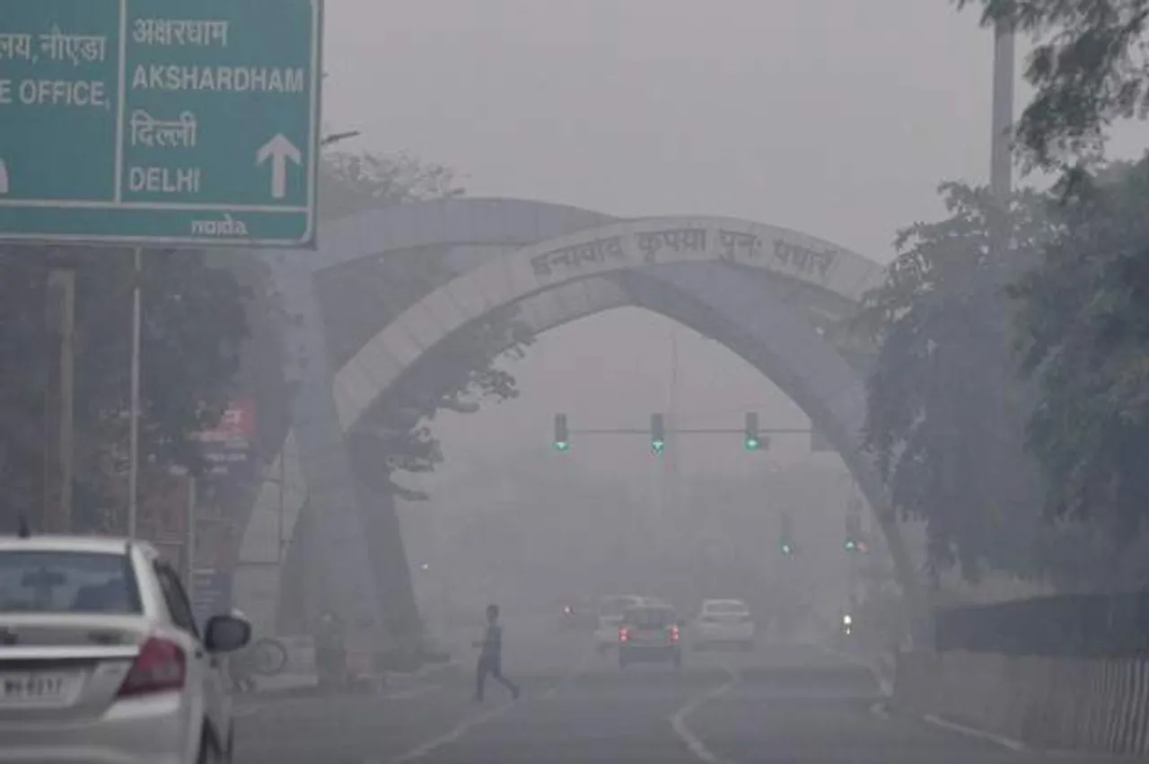 Breathing difficult in Delhi, air pollution reaches dangerous level