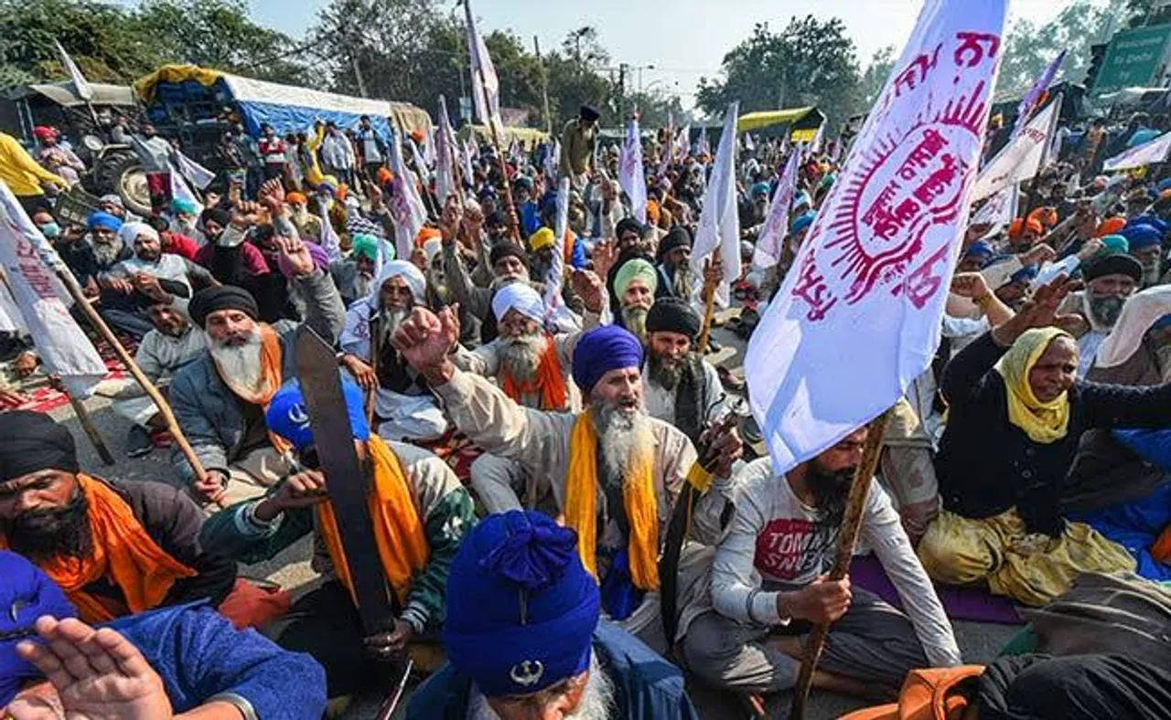 Delhi border sealed in Noida, farmers sitting on dharna