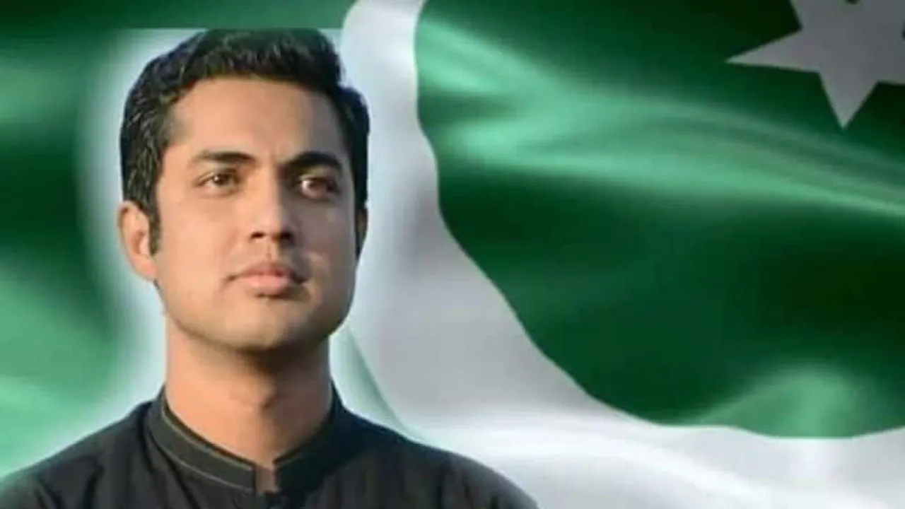 Pakistani TV presenter Iqrar Ul Hassan praised India