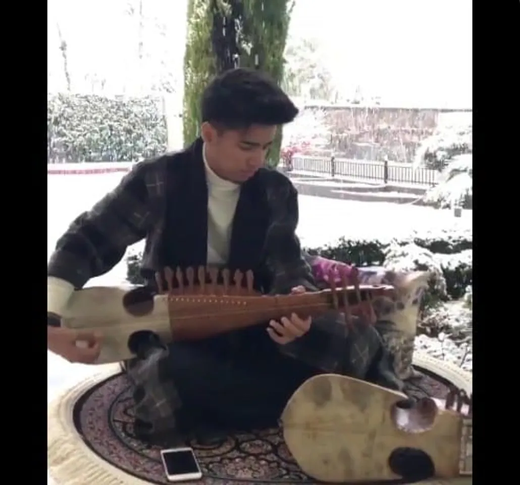 Watch: 19-year-old Srinagar boy playing rabab has become Viral on internet