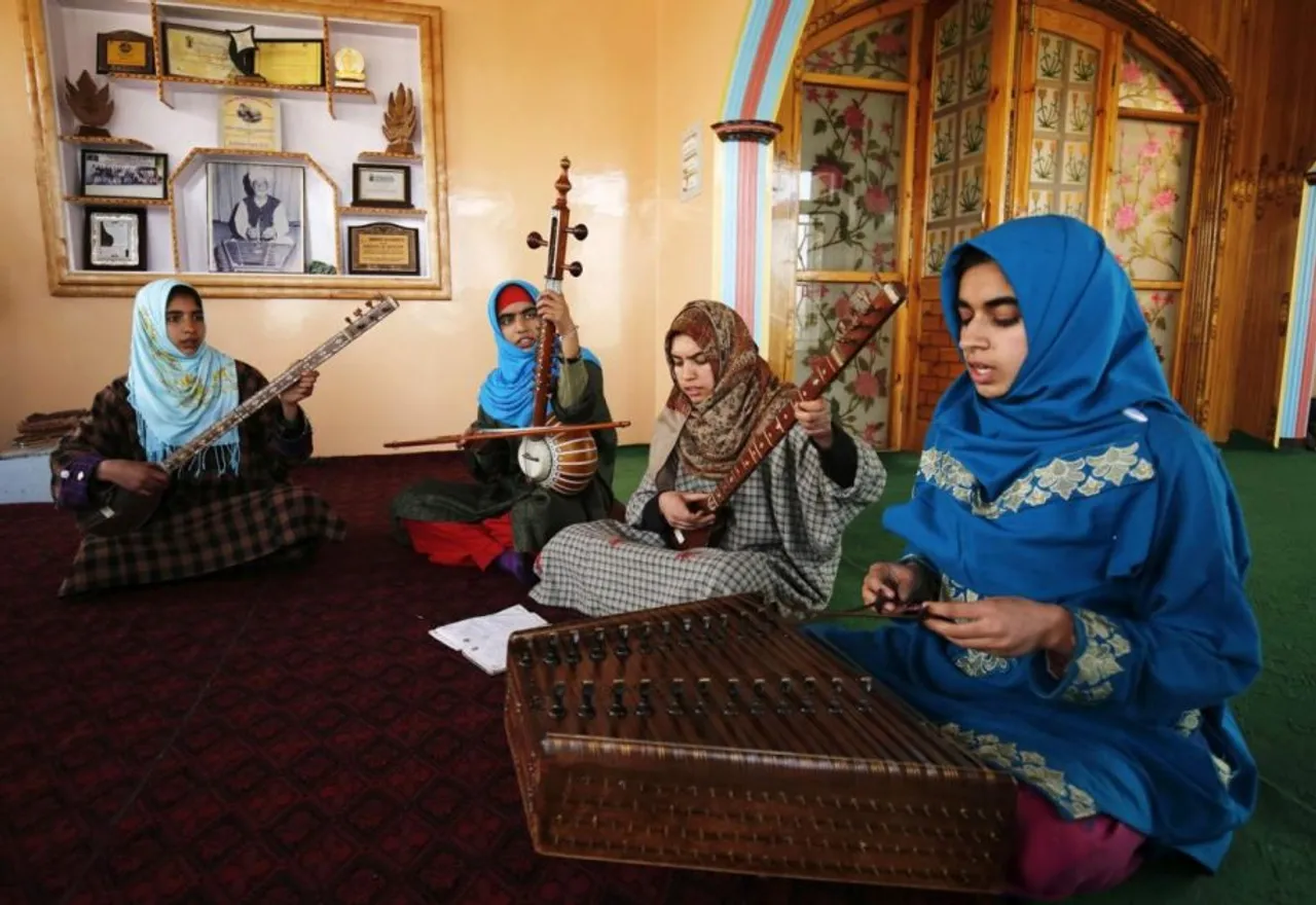 Girls, protectors of Kashmiri Sufi music