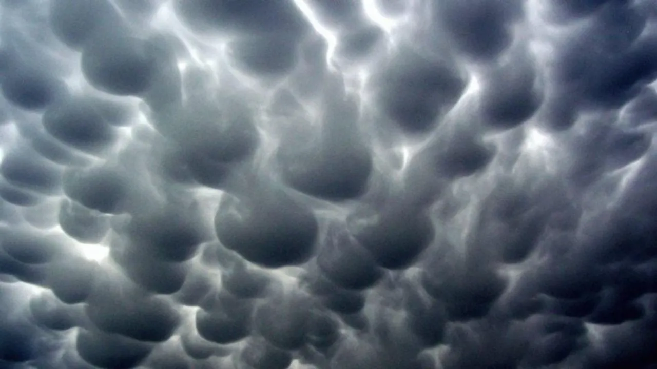 What are Mammatus clouds