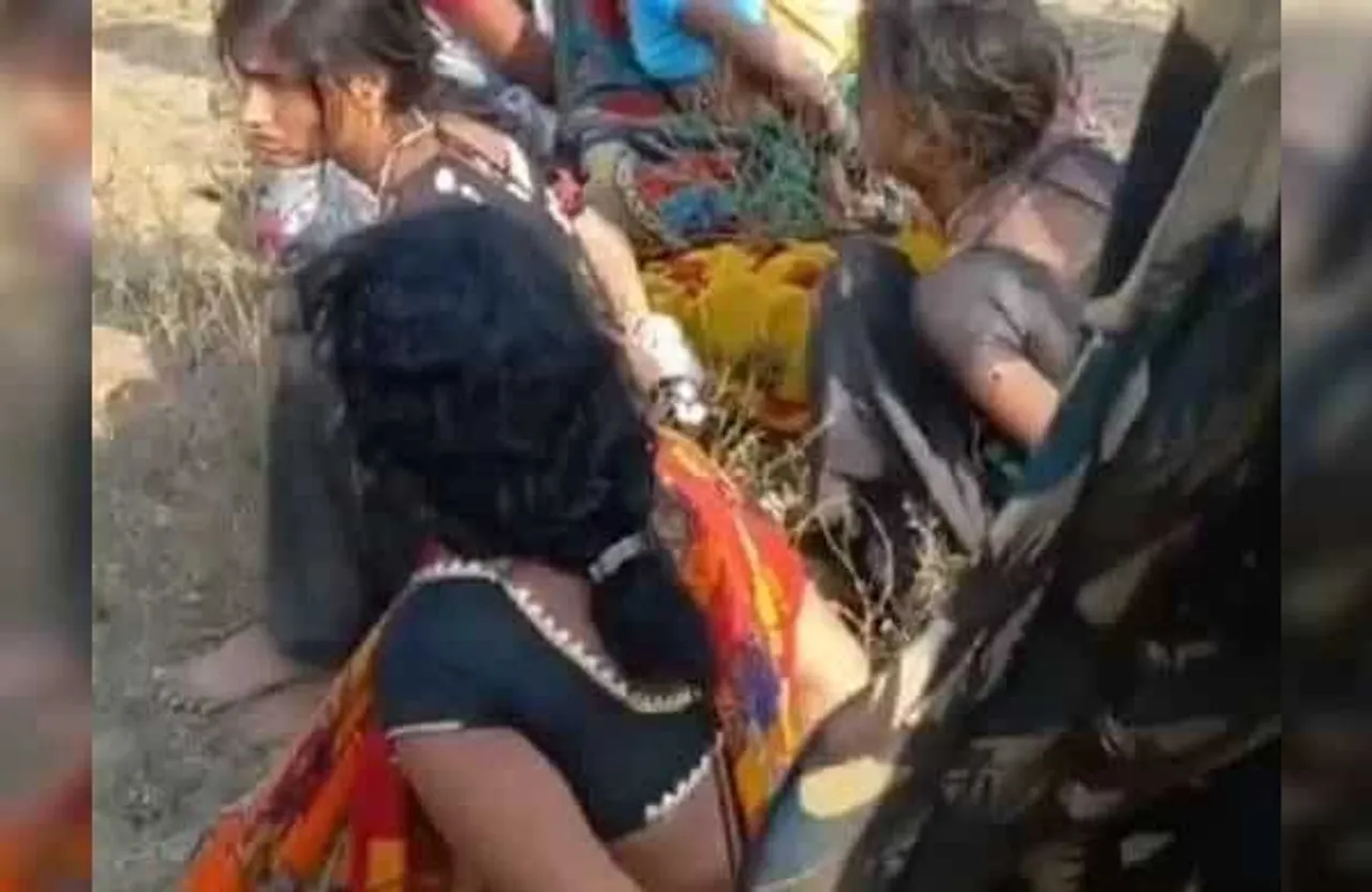 Police handcuff women in Bihar, A Complete story