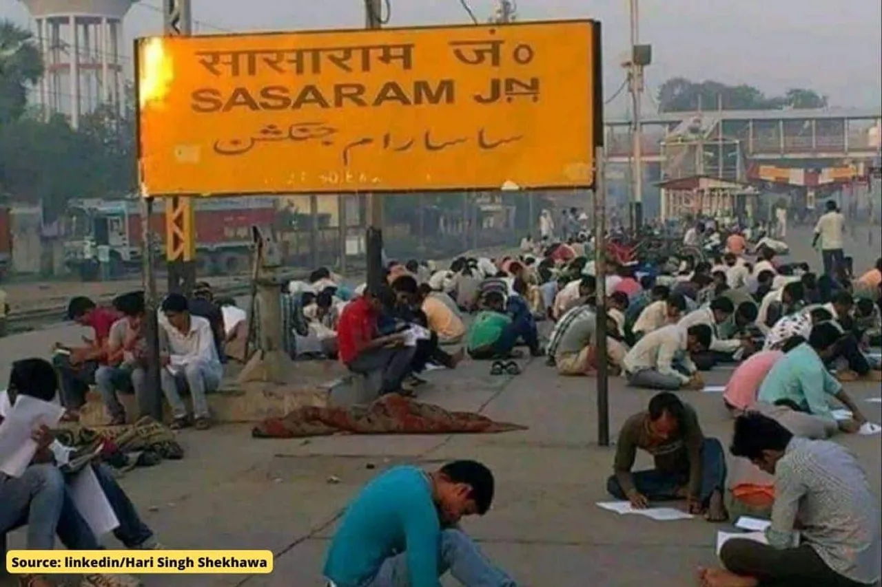 Why did a photo from railway station in Bihar goes viral?