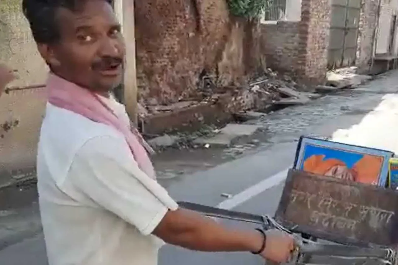 pm modi and yogi in garbage truck