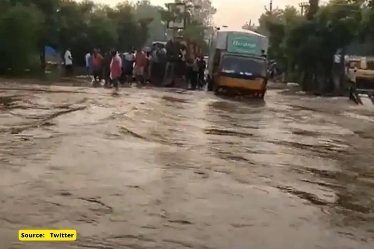 Hyderabad rain: Heavy traffic jam, low-lying areas, roads flooded
