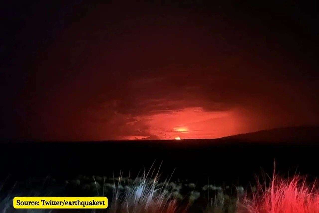 Who are at risk from the Mauna Loa volcano eruption in Hawaii?