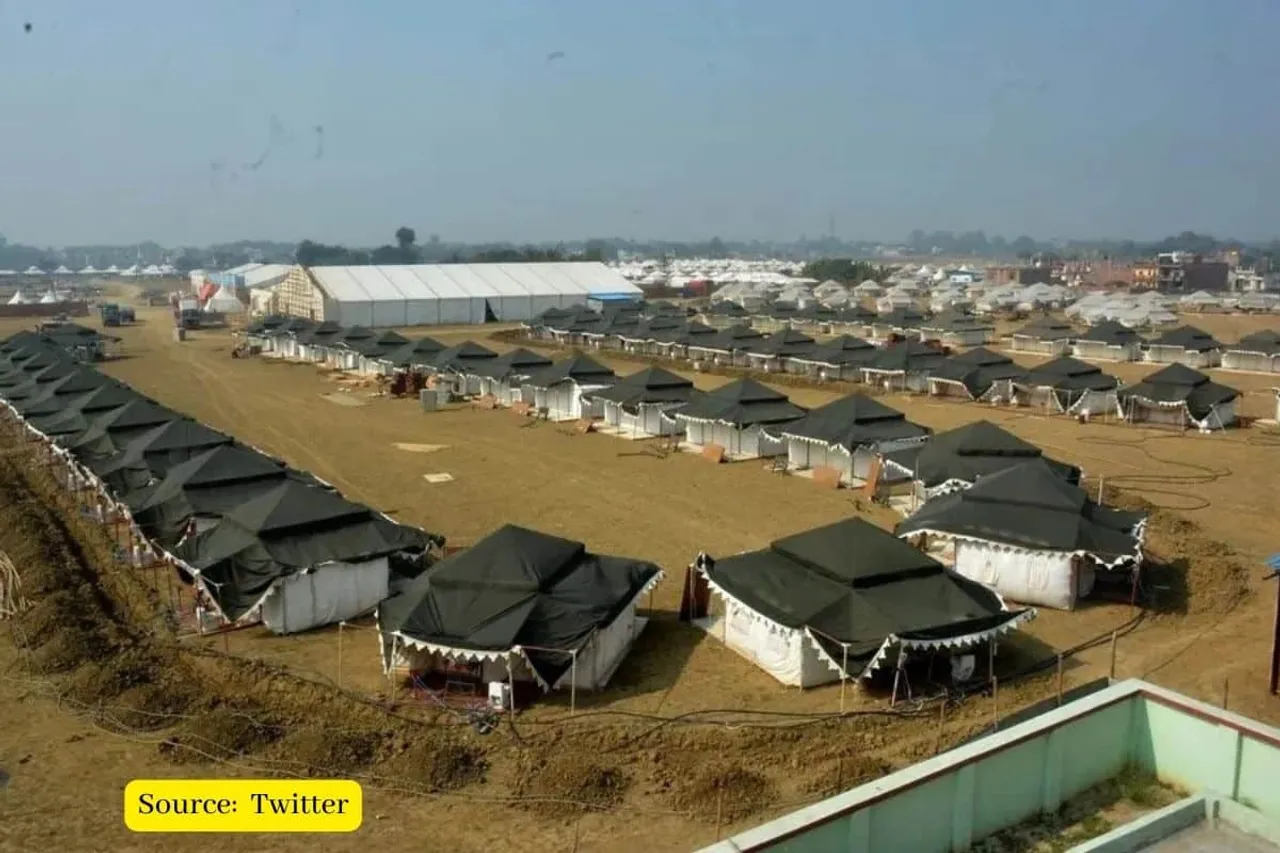 Tent city in Banaras, What is the controversy around it?