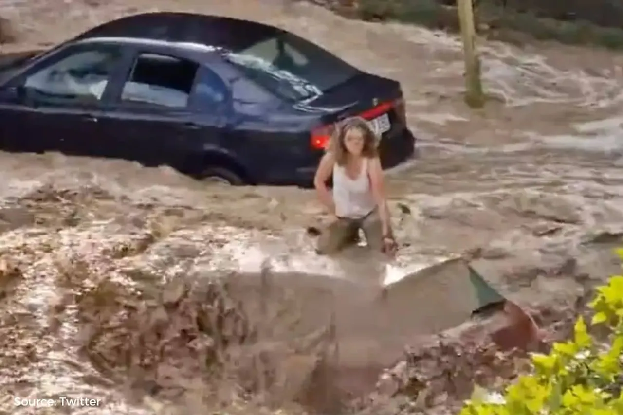 Zaragoza, Spain: Powerful storm triggers major flooding, Cars swept away, residents trapped