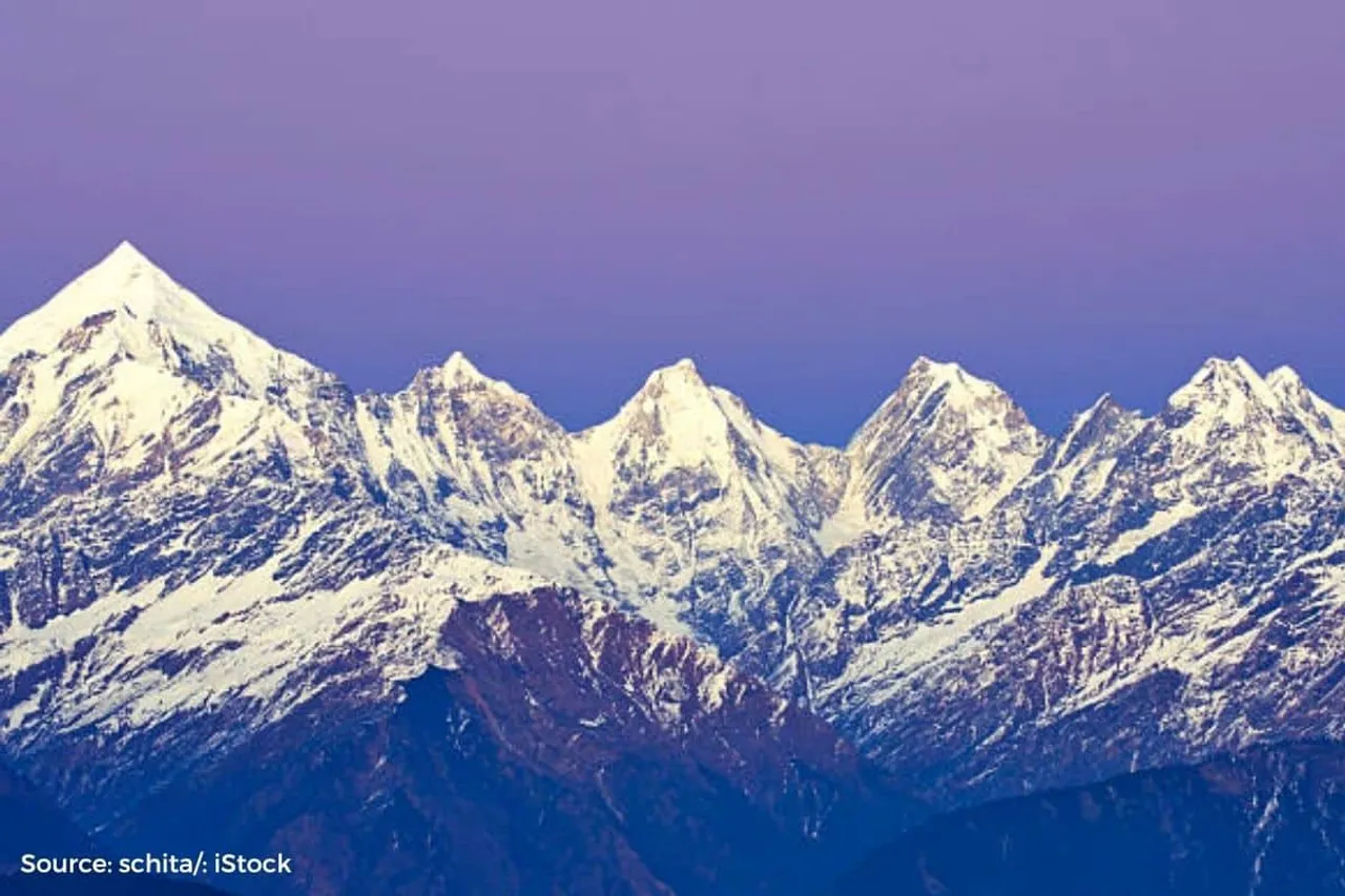 Snow clad mountains seen from Ambala, Do you know name of these peaks?