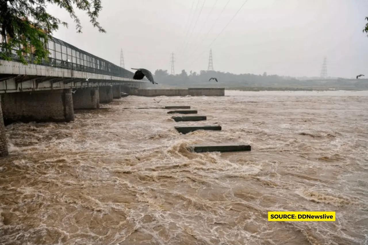 Yamuna water surges, might break 60 years old mark : people being evacuated