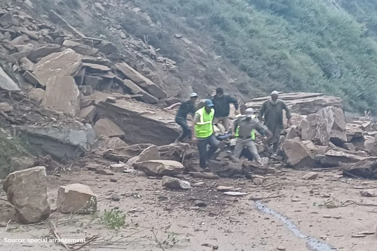 Landslide Kills 4 on Jammu-Srinagar Highway