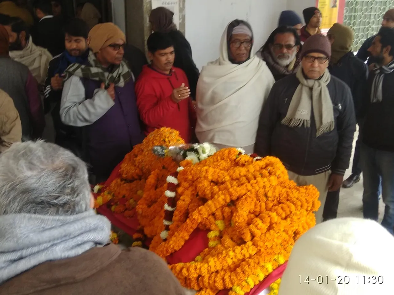 "खगेन्द्र ठाकुर अमर रहें", " खगेन्द्र ठाकुर को लाल सलाम"