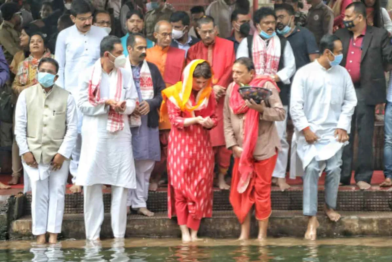 रणक्षेत्र में भाई का साथ देने उतरीं प्रियंका : असम में संभाली चुनाव प्रचार अभियान की कमान, कामाख्या मंदिर में टेका मत्था