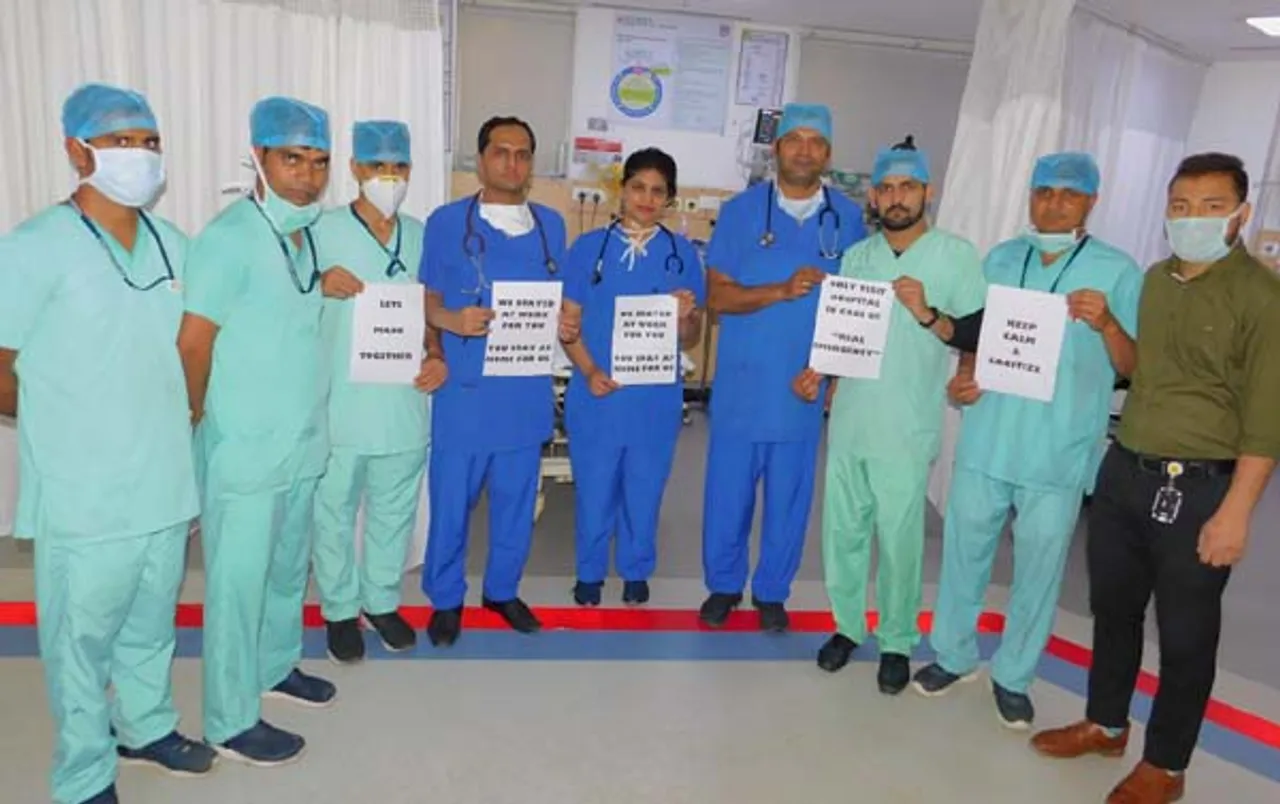 डॉक्टर, नर्स, स्वास्थ्य सेवा कर्मी आपके लिए अपनी जिंदगी दांव पर लगा रहे हैं,  हमारा साथ दें:  डॉ रुचि गर्ग
