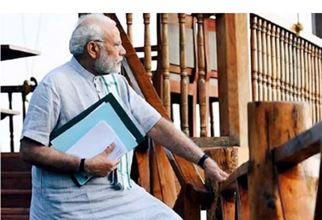 मप्र के भाजपा विधायकों ने नहीं मानी पीएम मोदी की सलाह, इकट्ठा होकर राजभवन पहुंचे