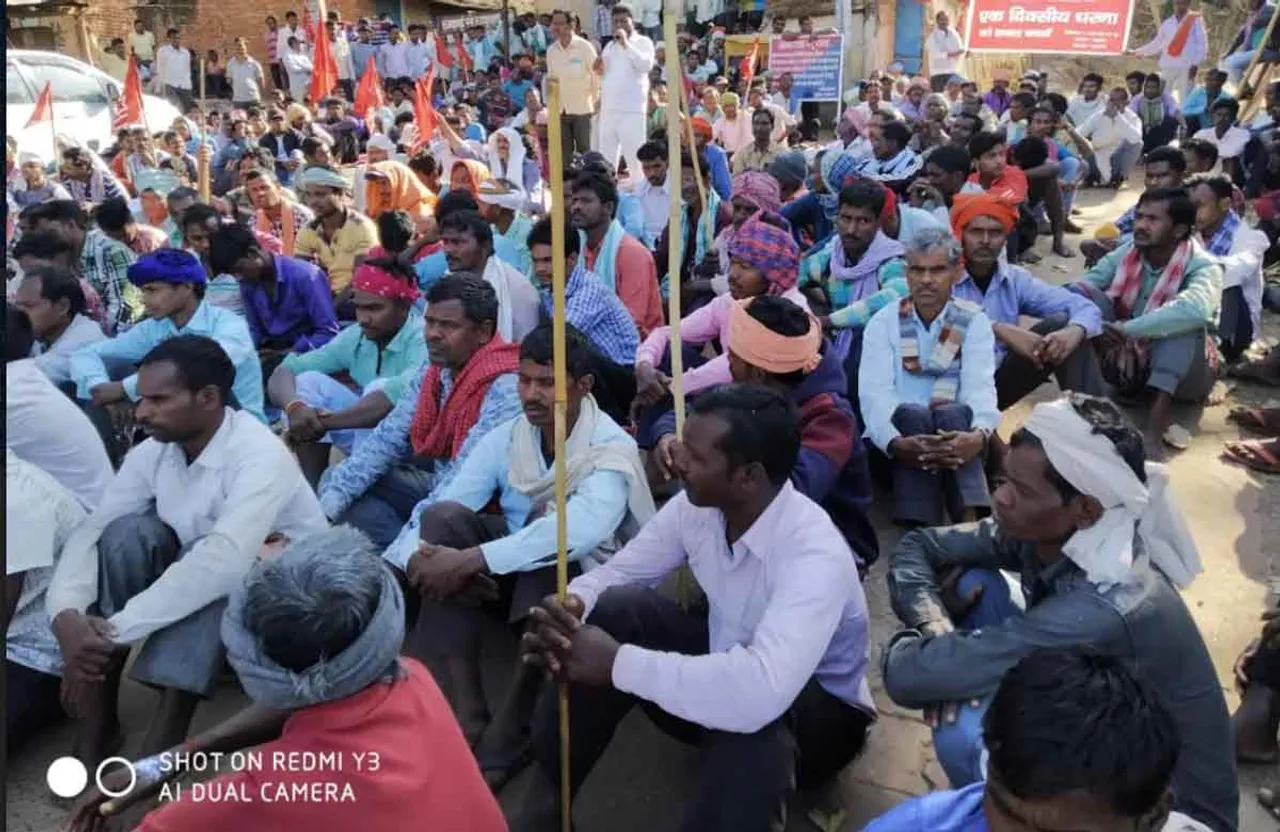 दो पहिया वाहन के कारण पारसनाथ पर्वत पर डोली मजदूर भुखमरी के कगार पर