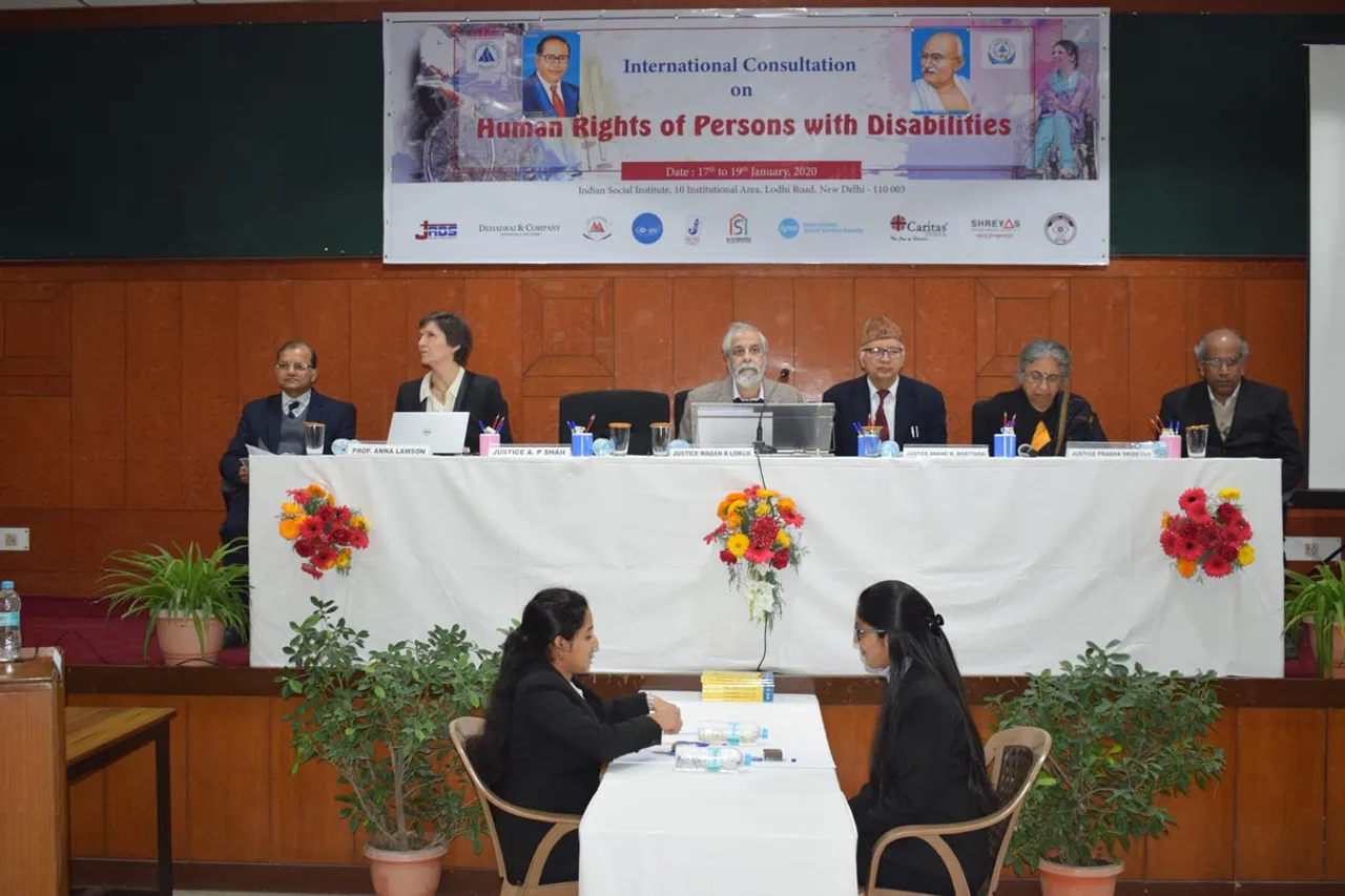 विकलांग या दिव्यांग कहे जाने वाले लोगों को भी सामान्य कहे जाने वालों की तरह बर्ताव की आवश्यकता