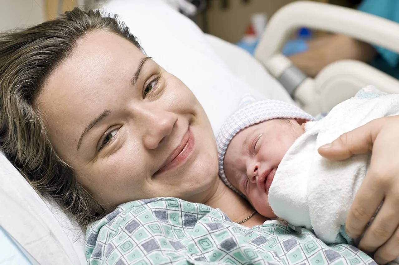Childbearing Age: क्या माँ बनने की सही उम्र होती है?