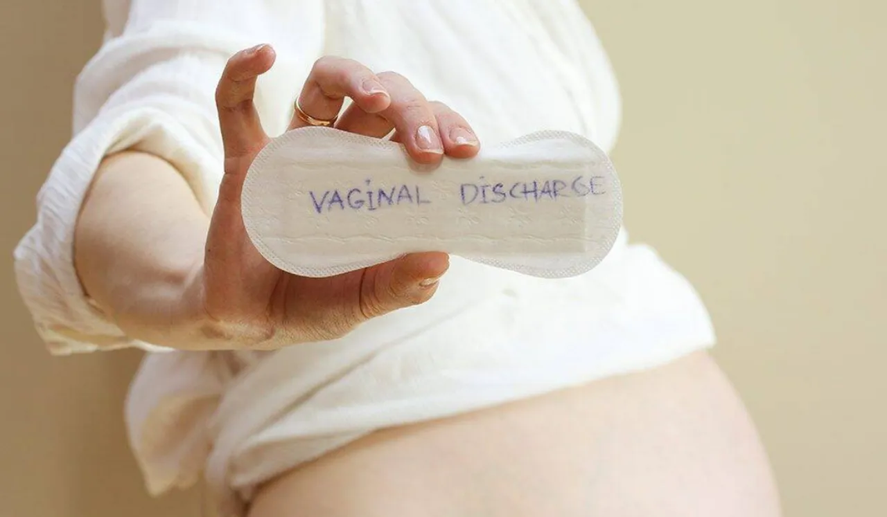 Vaginal Discharge: क्या वजाइनल डिस्चार्ज नॉर्मल होता है