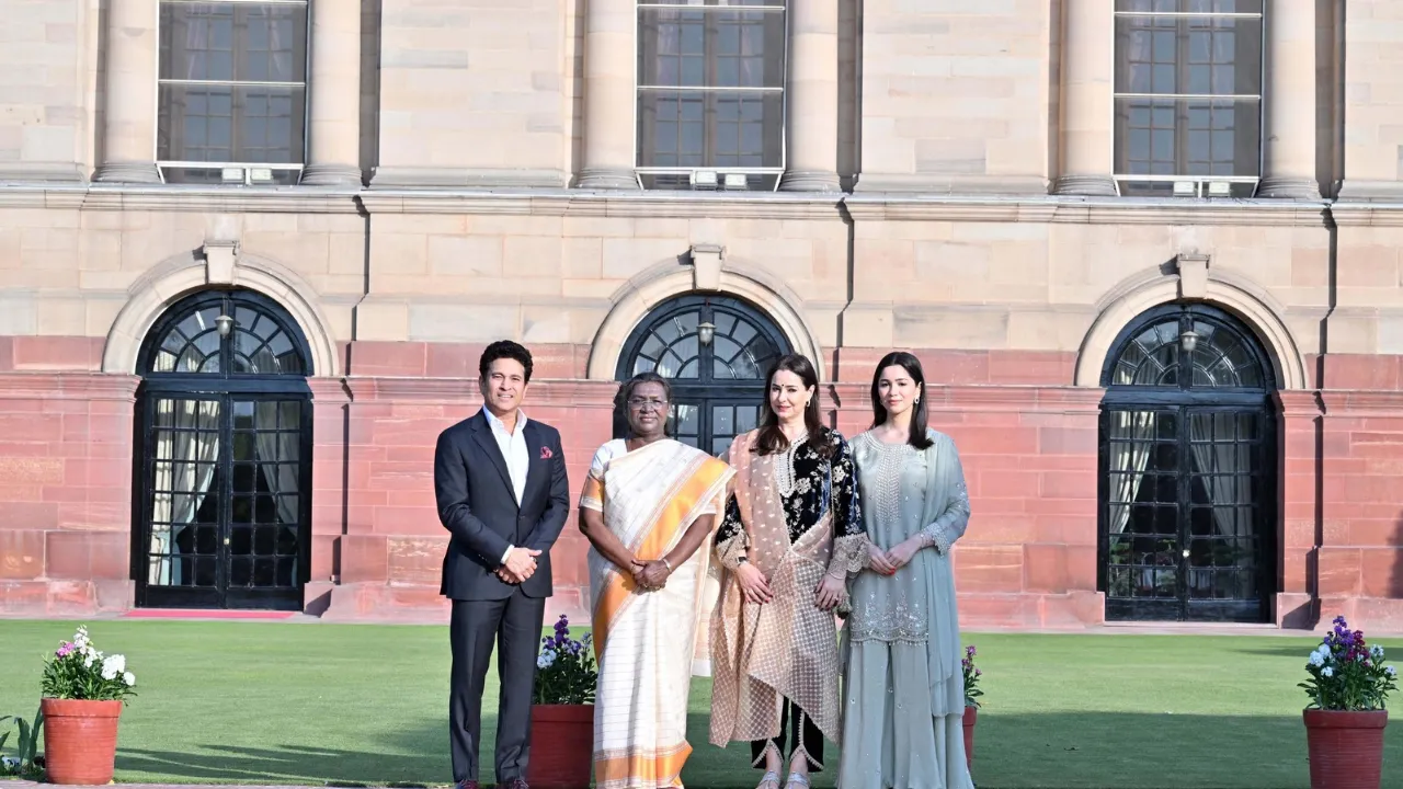 Sachin Tendulkar Meet President Murmu With His Family 