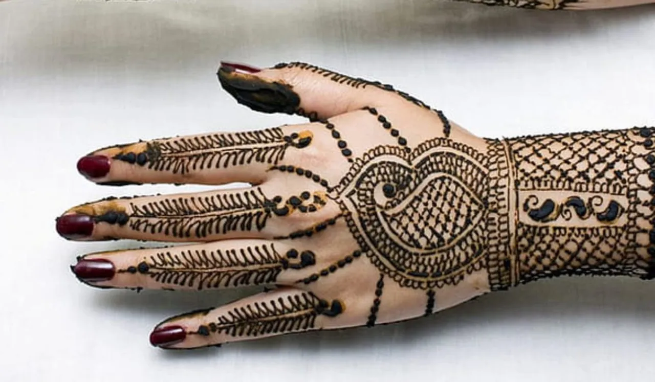 Mehndi Designs: करवा चौथ पर इन डिजाइन से सजाएं अपने हाथ,लगाएं साजन के नाम  की मेहंदी | Jansatta