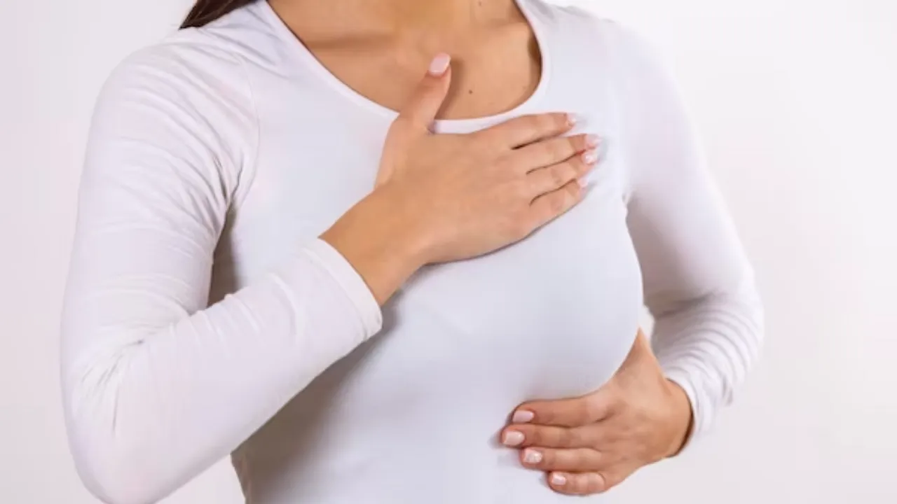 Sore Breast: मेनोपॉज के बाद ब्रेस्ट में होता है पेन तो करें ये काम