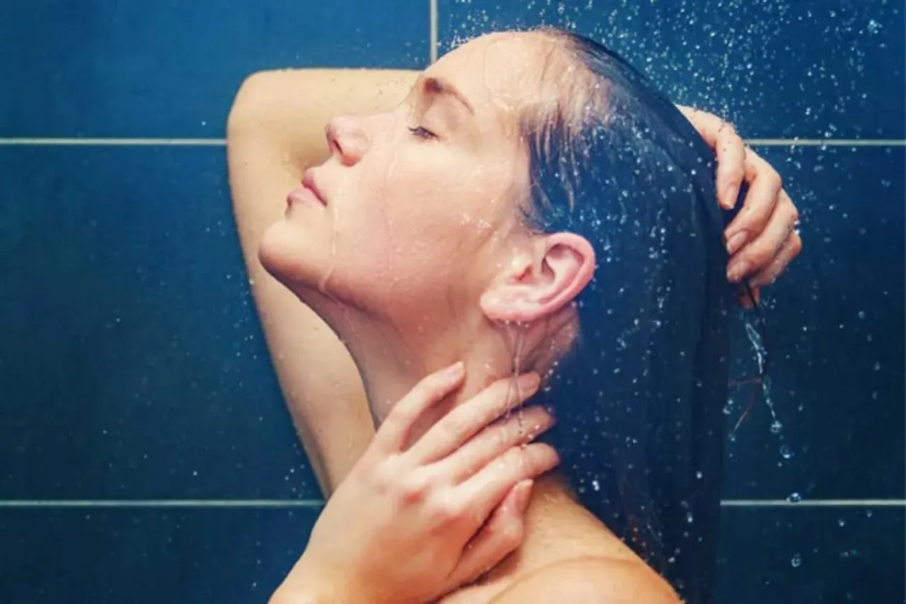 Cold Water Bath: ठंडे पानी से नहाने से सेहत को मिलते हैं यह 5 फायदे