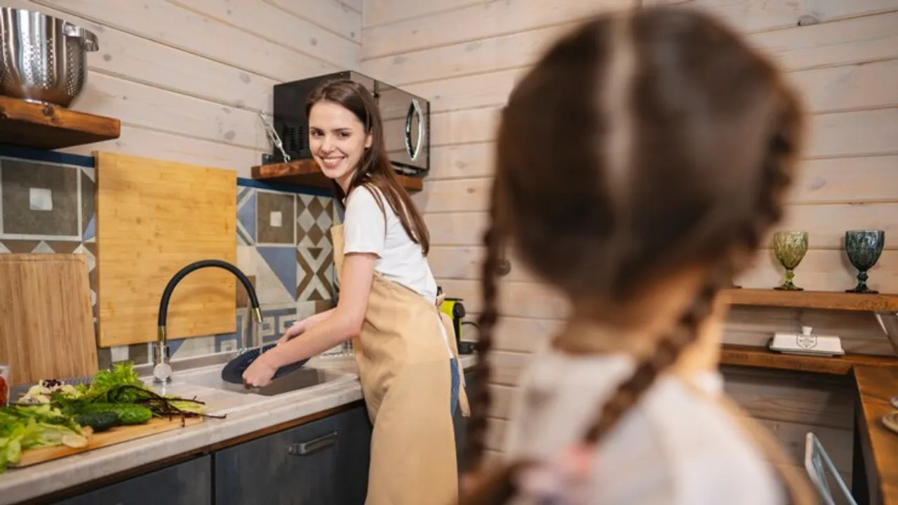 Household Chores: बच्चों को घर के काम क्यों सिखाएं?